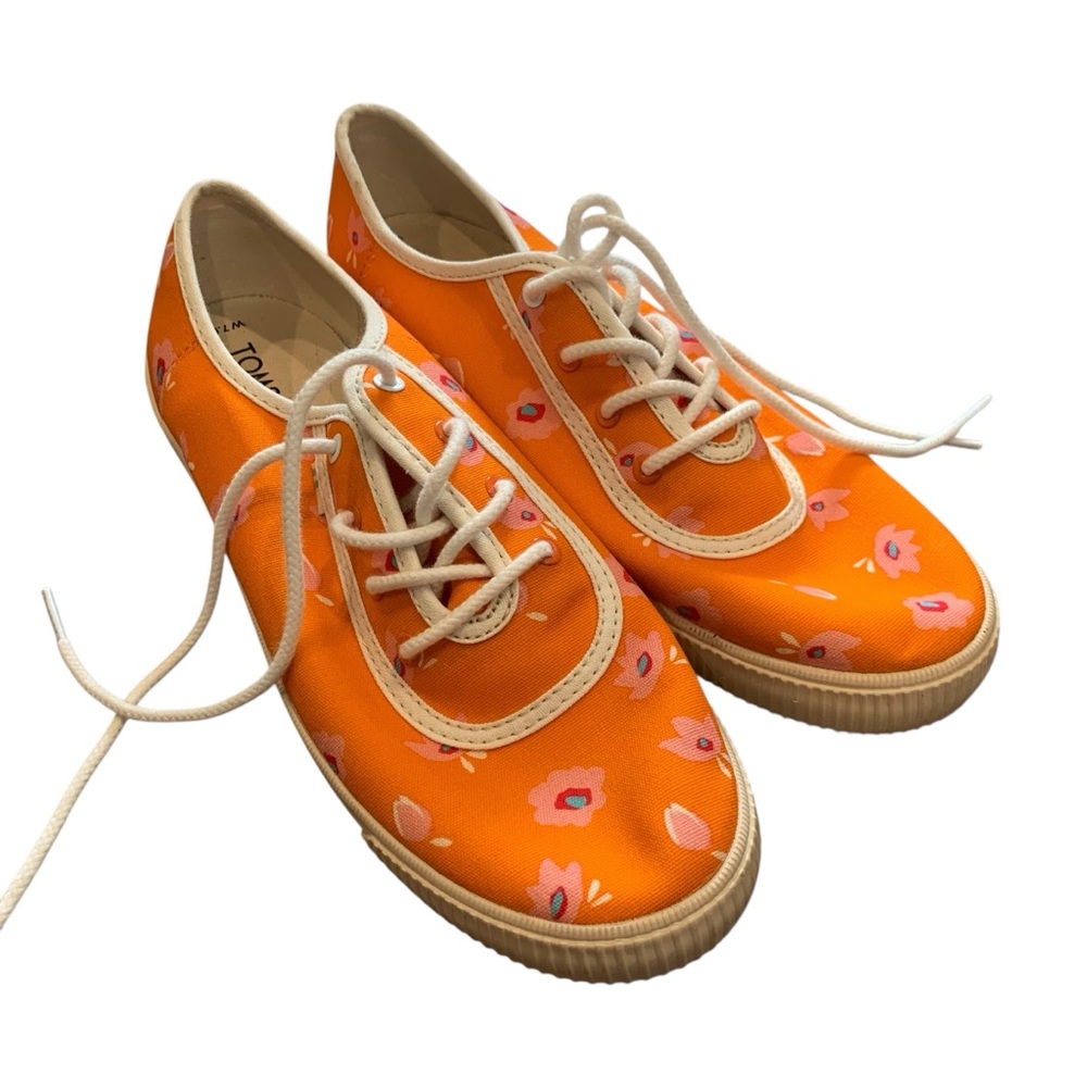 TOMS women Orange floral lace up shoe 7.5
